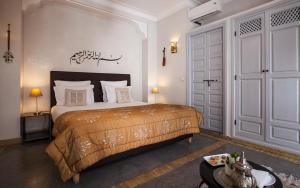 Postel nebo postele na pokoji v ubytování Riad Shanima SPA Marrakech