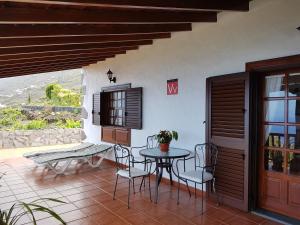 A balcony or terrace at Casa las Las Viñas