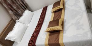 Voodi või voodid majutusasutuse C N Comforts Hotel & Dormitory toas +9 fotot