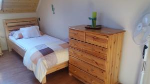 Posteľ alebo postele v izbe v ubytovaní Vakáció Apartman