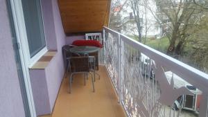 Balkón alebo terasa v ubytovaní Vakáció Apartman