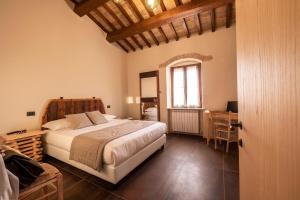 Borgo Degli Angeli Resort e Spa客房内的一张或多张床位