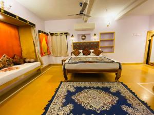 
A bed or beds in a room at Shanti Home
