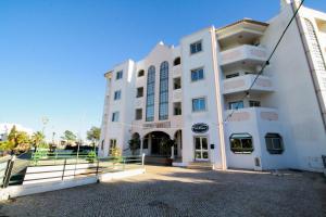 Gallery image of Vau Costa beach apartment with pool in Alvor