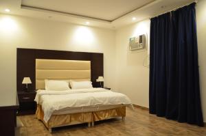 Кровать или кровати в номере برج الشمال للشقق الفندقية Burj ALShamal