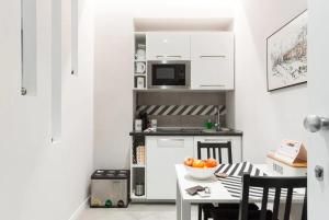 Kuchyň nebo kuchyňský kout v ubytování Interno 1 Ciampino Roma Luxury Apartment