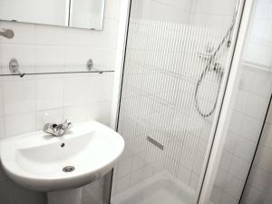 Koupelna v ubytování B&B Le Clos du Lac