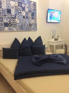 Łóżko lub łóżka w pokoju w obiekcie Apartmán nad Imperiálem
