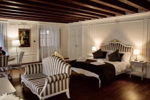 Ein Bett oder Betten in einem Zimmer der Unterkunft Cavour44 - Palazzo Canossa