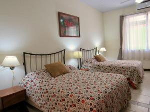 Postel nebo postele na pokoji v ubytování Hotel La Guaria Inn & Suites