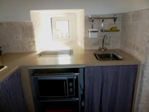 Una cocina o cocineta en Il Piccolo Trullo