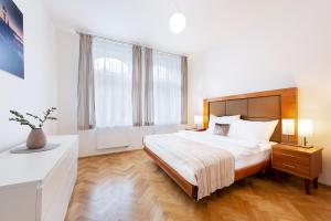 Postel nebo postele na pokoji v ubytování Prague Roof Apartments