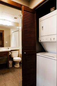 A bathroom at Sundial Lodge 1 Bedroom by Canyons Village Rentals