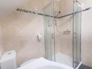 Bilik mandi di Apple garden B-5 +25 gambar