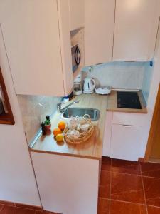 Kuchyň nebo kuchyňský kout v ubytování Apartments Barbaresko