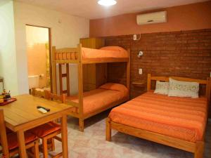 Katil dua tingkat atau katil-katil dua tingkat dalam bilik di Departamentos MeliMar