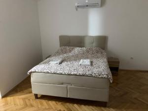 a bedroom with a bed with two towels on it at Simic Apartman in Arandelovac