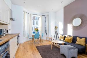 Imagen de la galería de Stylish 2 Bed Apartment-Zone 2 - 10 Minutes to the heart of London, en Londres