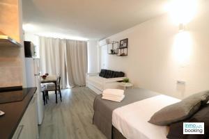 Afbeelding uit fotogalerij van Experience Internacional Salou - Climatizado con piscina in Salou +17 foto's