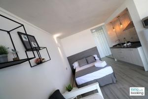 Afbeelding uit fotogalerij van Experience Internacional Salou - Climatizado con piscina in Salou