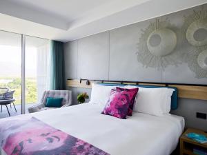 Кровать или кровати в номере Crystalbrook Flynn