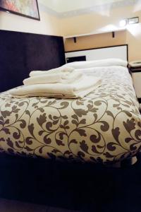 Postel nebo postele na pokoji v ubytování Hotel Letizia
