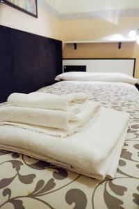 Postel nebo postele na pokoji v ubytování Hotel Letizia