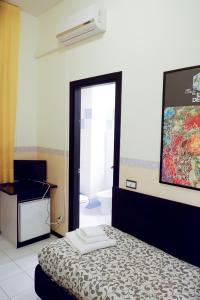 Postel nebo postele na pokoji v ubytování Hotel Letizia