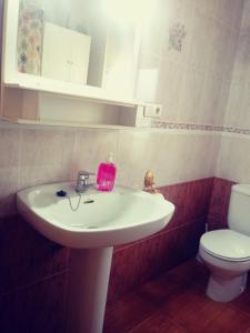 Koupelna v ubytování Casa rural el cerrete + 37 fotografií