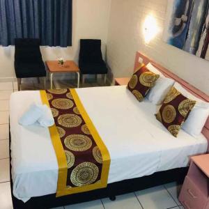 Letto o letti in una camera di Emerald Highlands Motel