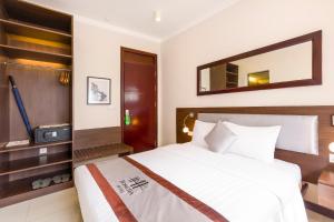 Ein Bett oder Betten in einem Zimmer der Unterkunft Hong Ha Hotel