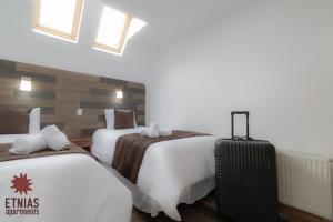 Säng eller sängar i ett rum på Etnias Apartments