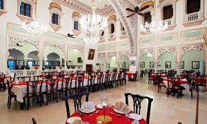 Restaurace v ubytování Laxmi Vilas Palace