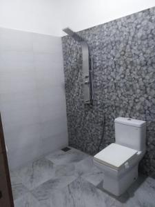Koupelna v ubytování Senu Beach villa