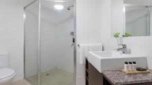 Oaks Brisbane Aurora Suites的一间浴室