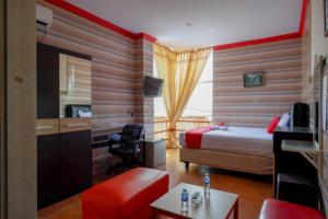 A bed or beds in a room at RedDoorz near Kendari Beach 2