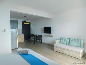 TV a/nebo společenská místnost v ubytování Fullmoon Apartment & Studio