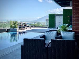 Bazén v ubytování Capitol Hill Hotel and Suites nebo v jeho okolí