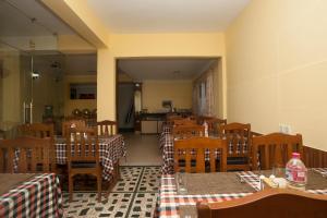 Un restaurante u otro lugar para comer en Hotel Bougainvillea