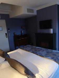 a bedroom with a bed with a fish on it at Villa Augeval Hôtel de charme & Spa in Deauville