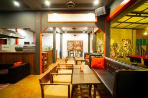 Posezení v ubytování Pomme Brewhouse Hostel