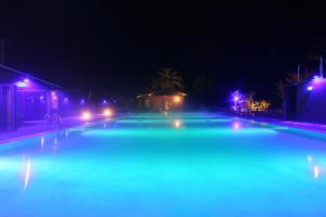 Πισίνα στο ή κοντά στο Amis Droles アミドローラ LIBERTY RESORT