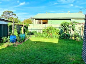 Κήπος έξω από το Revesby New Self Contained Granny Flat