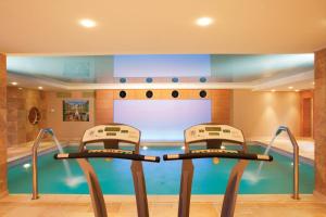 The swimming pool at or close to Divani Palace Larissa
