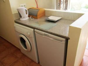 A kitchen or kitchenette at Casita la Luna Rosa