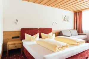 Letto o letti in una camera di Hotel Weisseespitze