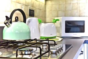 A kitchen or kitchenette at Modern apartment halfway between Milan and Como