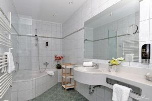 Kúpeľňa v ubytovaní Flairhotel am Wörthersee