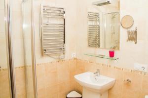 a bathroom with a sink and a shower at Hotel Gran Sol in Calpe