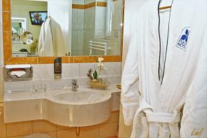 Kúpeľňa v ubytovaní Flairhotel am Wörthersee
